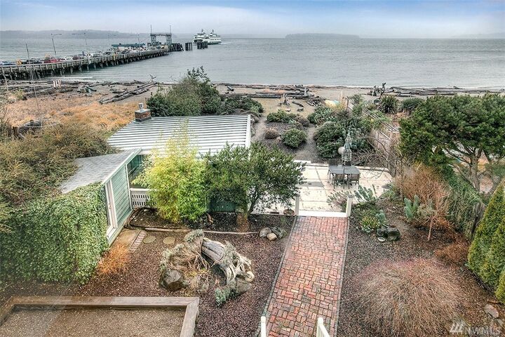 Property Photo:  8913 Fauntleroy Wy SW  WA 98136 