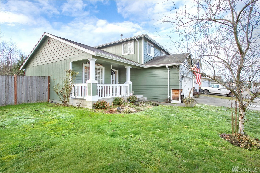 Property Photo:  704 Hemming Wy  WA 98252 