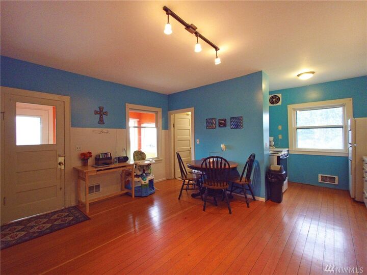 Property Photo:  1022 W 9th St  WA 98363 