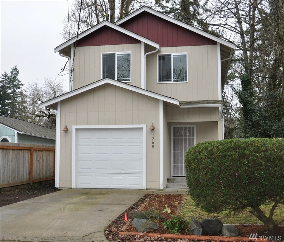 Property Photo:  1260 Ridgeway Place E  WA 98366 