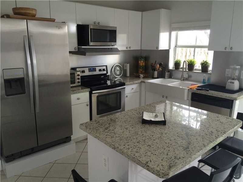 Property Photo:  11617 NW 62nd Ter 427  FL 33178 