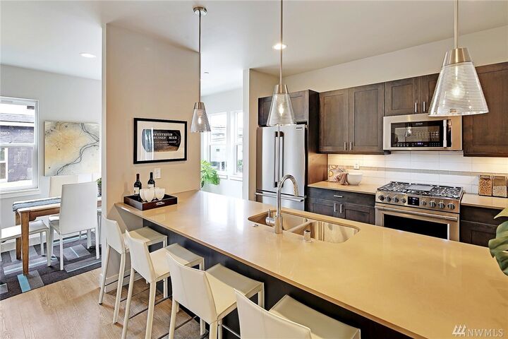 Property Photo: 18236 73rd Ave NE 101 WA 98028