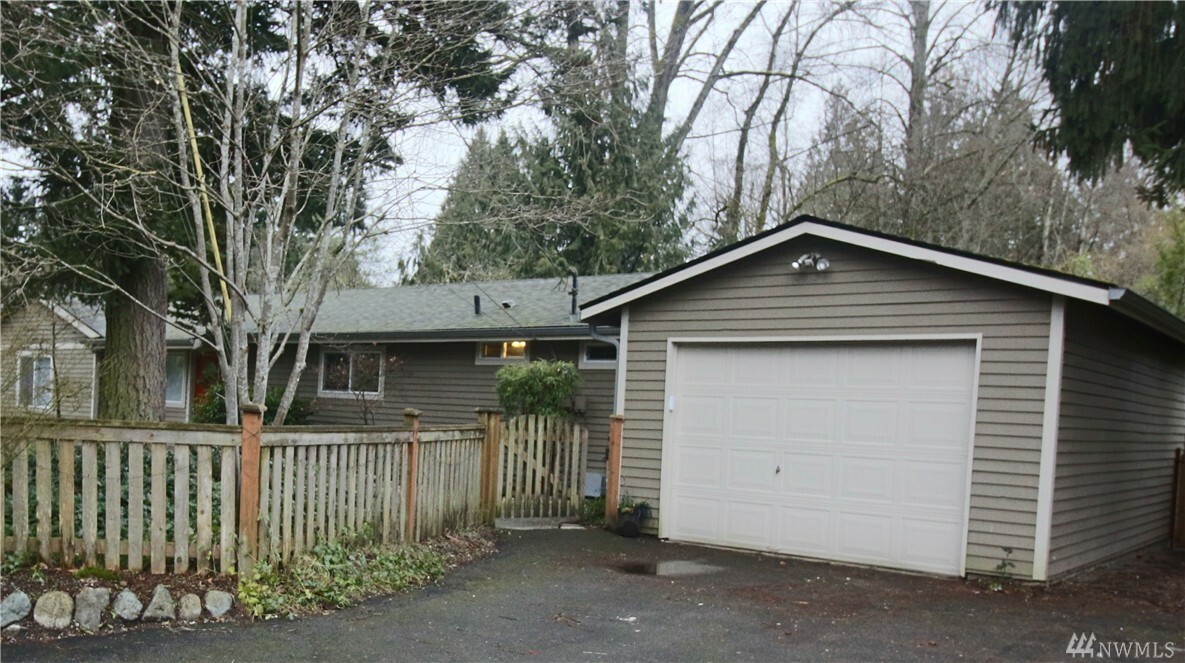 Property Photo:  19017 Lago Place NE  WA 98155 