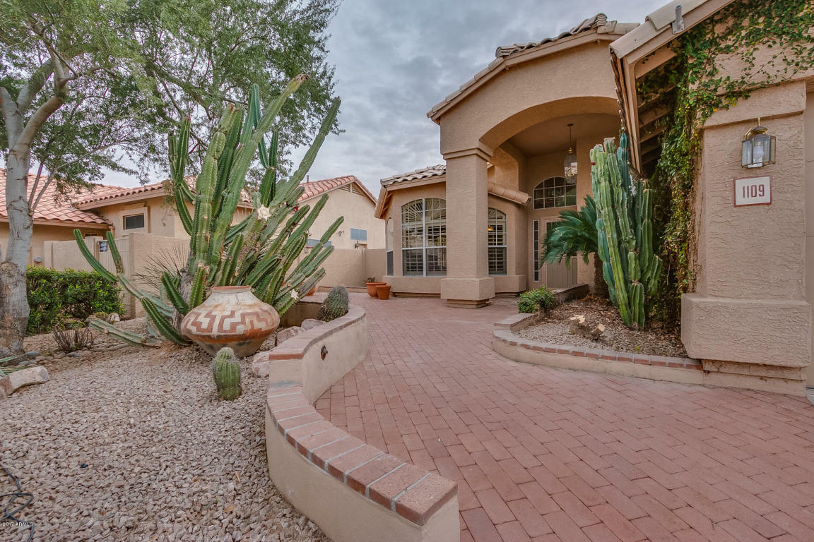 Property Photo: 1109 W Amanda Lane AZ 85284