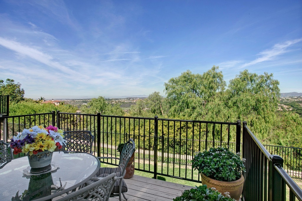 Property Photo: 6520 Corte Montecito CA 92009