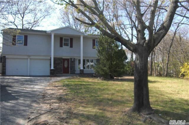 Property Photo:  11 Chatham Woods Drive  NY 11720 