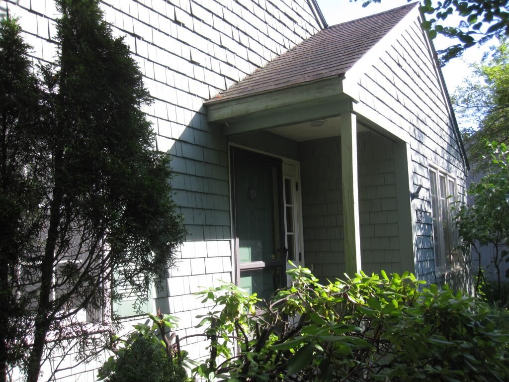 Property Photo:  16 Colonial Square 16  NH 03458 