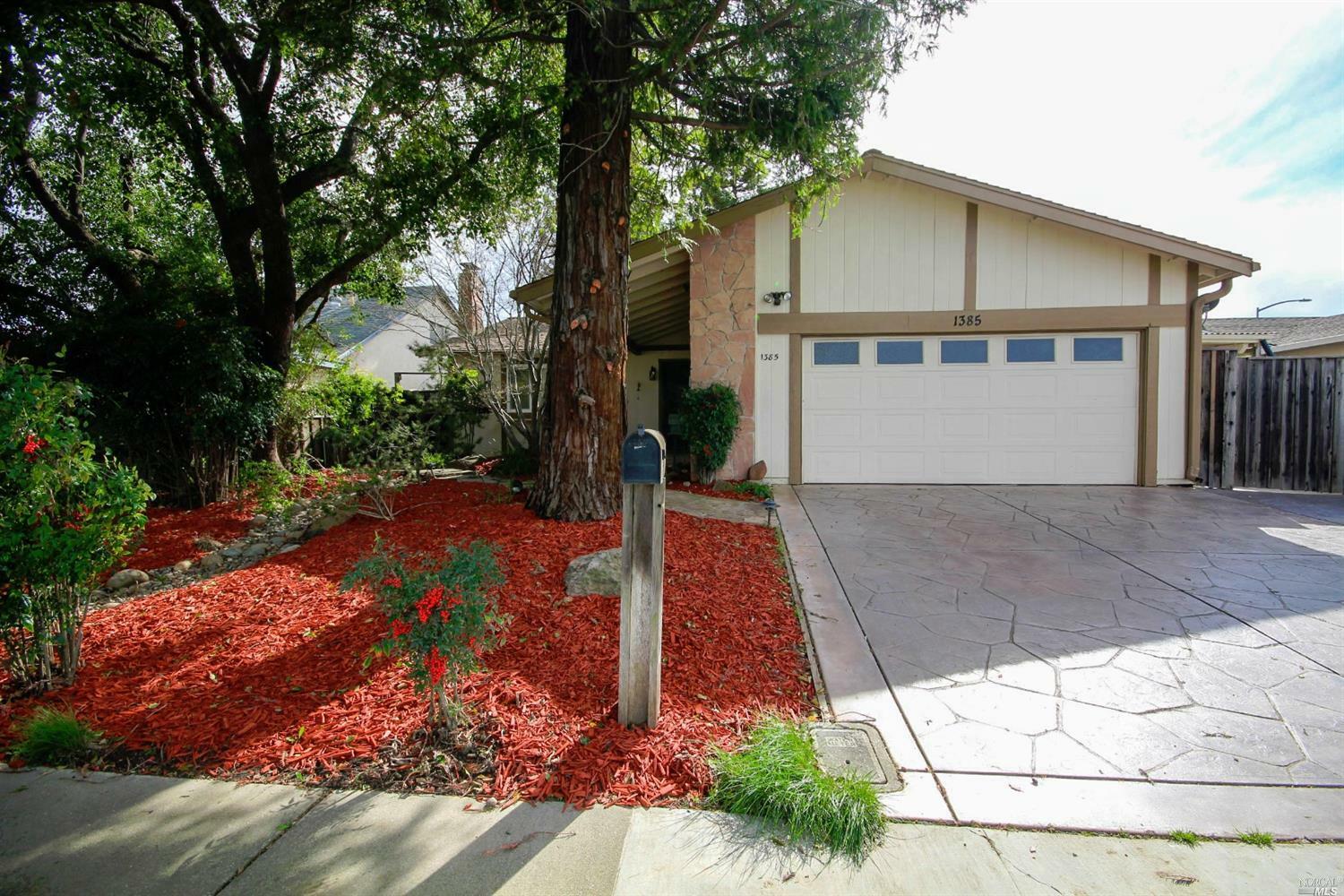 1385 Fairbanks Court  Dixon CA 95620 photo