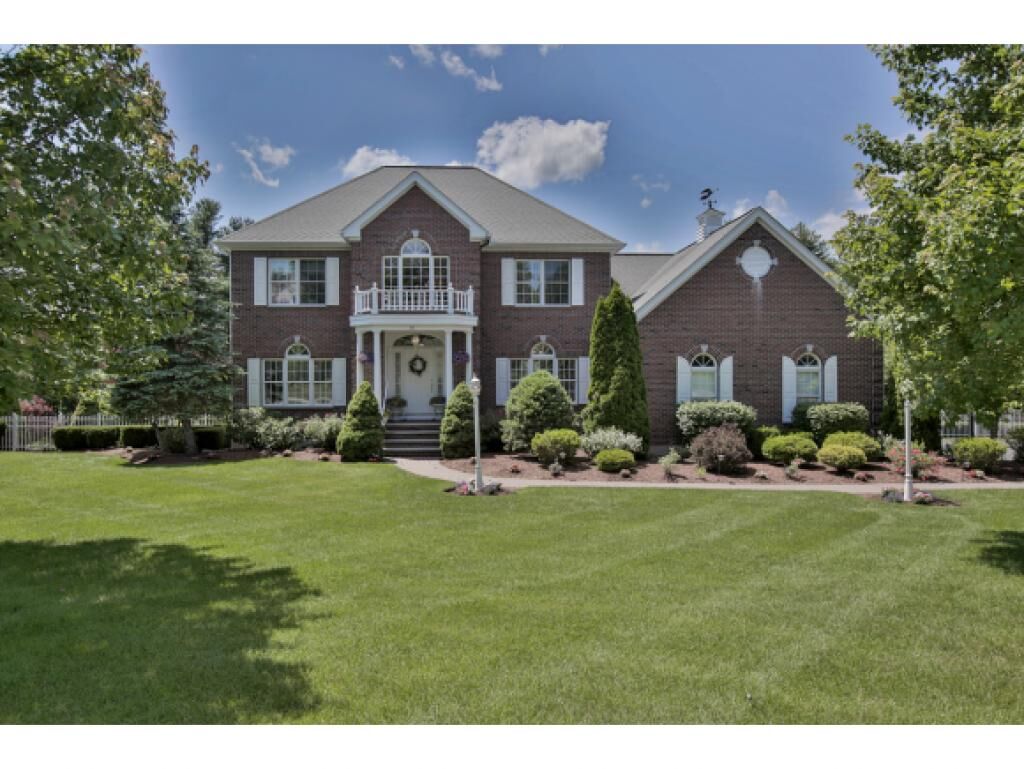 Property Photo:  46 Tanglewood Drive  NH 03062 