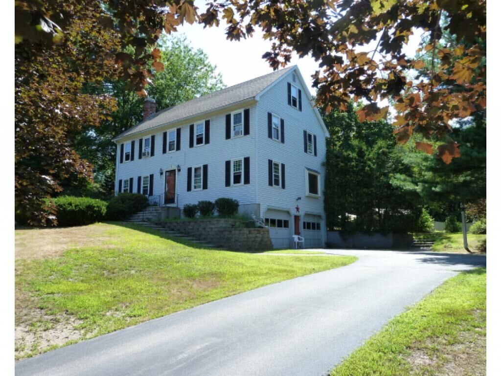 Property Photo:  5 Grapevine Circle  NH 03053 