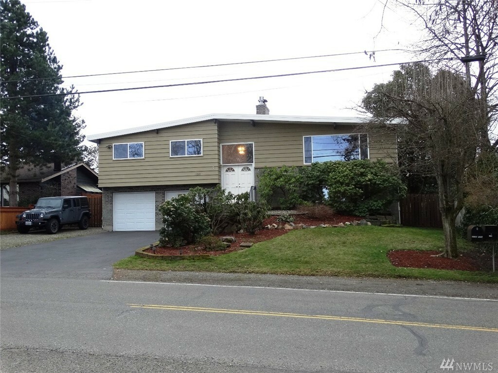 Property Photo:  1511 SW 158th St  WA 98166 