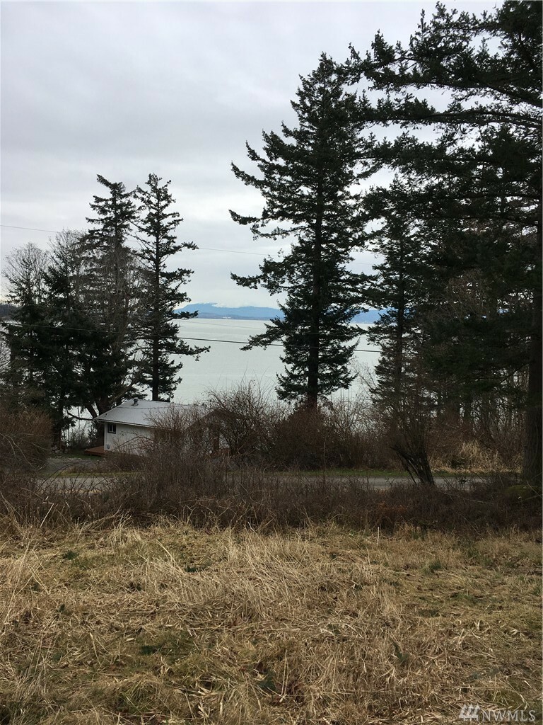 Property Photo:  1727 Seacrest Dr  WA 98262 