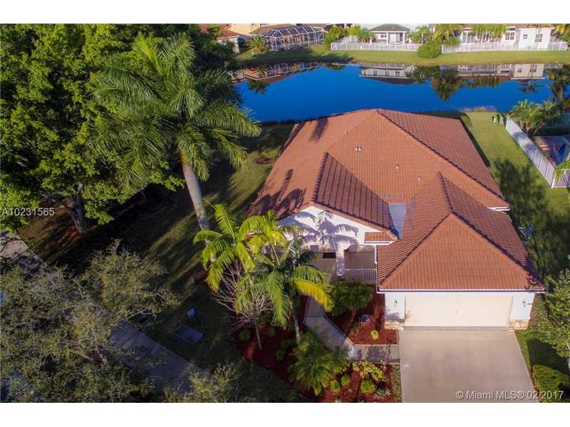 Property Photo: 1601 Royal Grove Way FL 33327