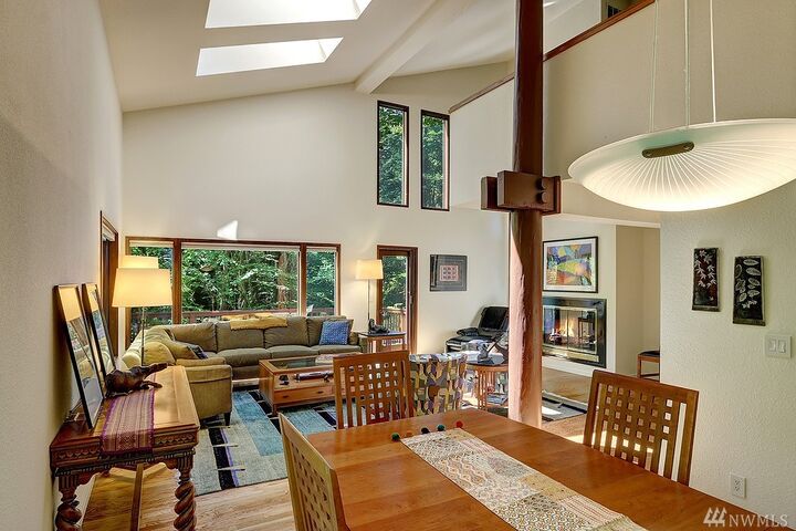 Property Photo: 4461 E Mercer Wy WA 98040