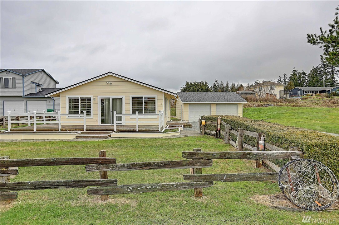 Property Photo: 877 Livingston Bay Shore Dr WA 98282