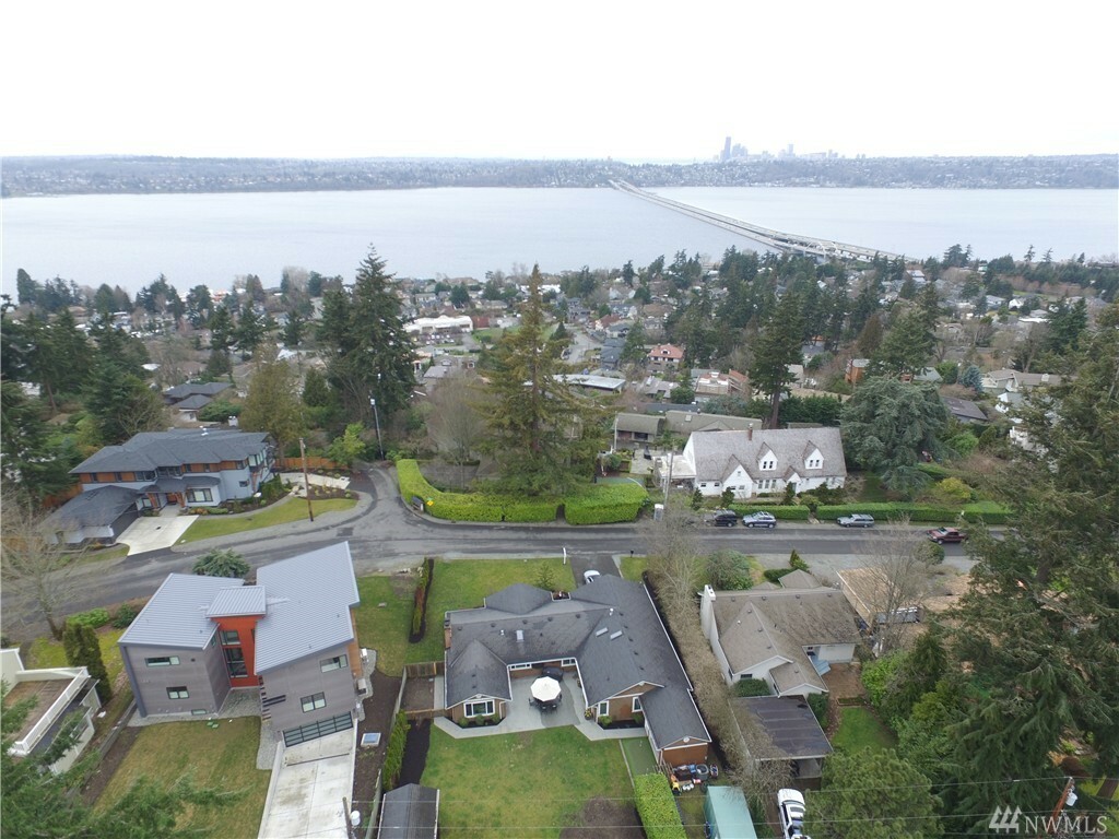 Property Photo:  2748 70th Ave SE  WA 98040 