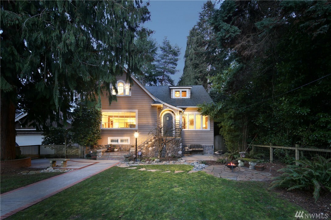 Property Photo:  7328 Wright Ave SW  WA 98136 