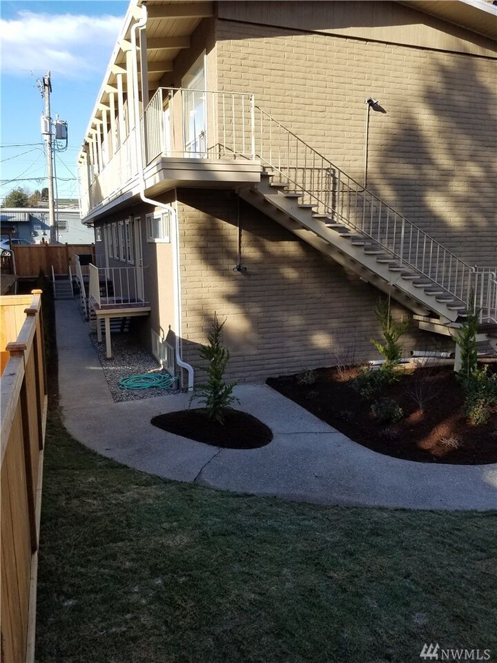 Property Photo:  10317 Midvale Ave N  WA 98133 