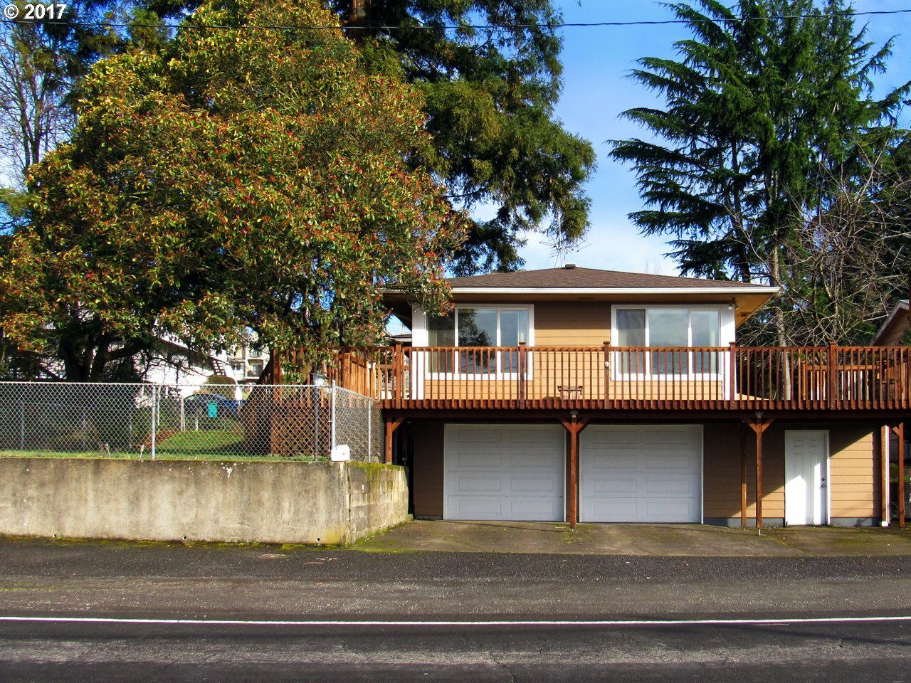 Property Photo:  2000 E 5th St  WA 98661 