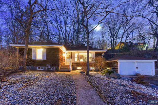 Property Photo:  33 Overlook Terrace  NJ 07456 