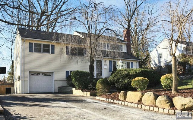 Property Photo:  18 Norman Dr  NJ 07446 