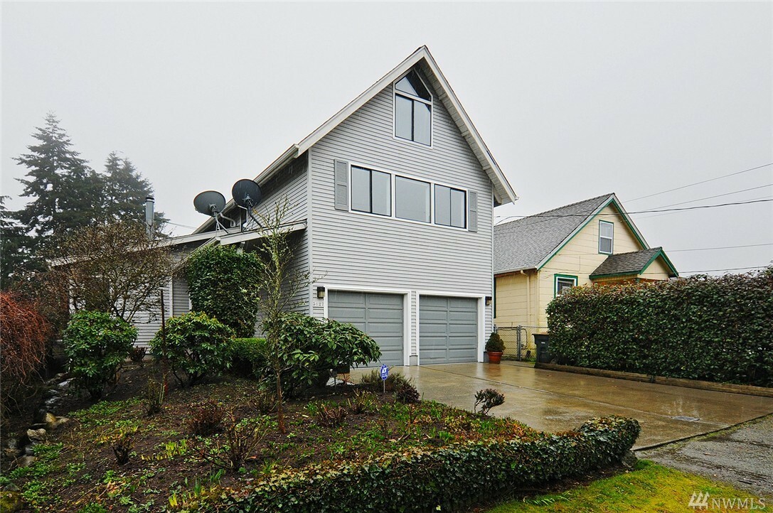 Property Photo:  5127 S Fountain St  WA 98178 