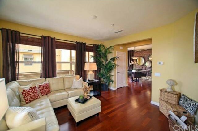 Property Photo:  4 Colonial Way 60  CA 92656 