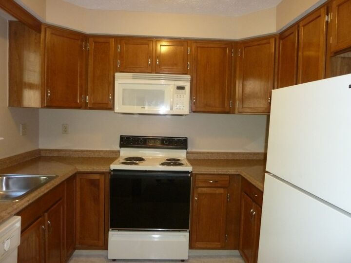 Property Photo: 80 Cadogan Way NH 03062