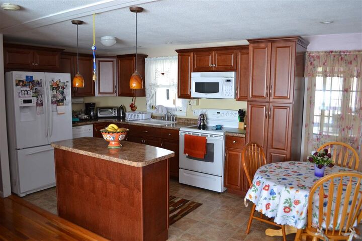 Property Photo:  21 Royal Circle  NH 03079 