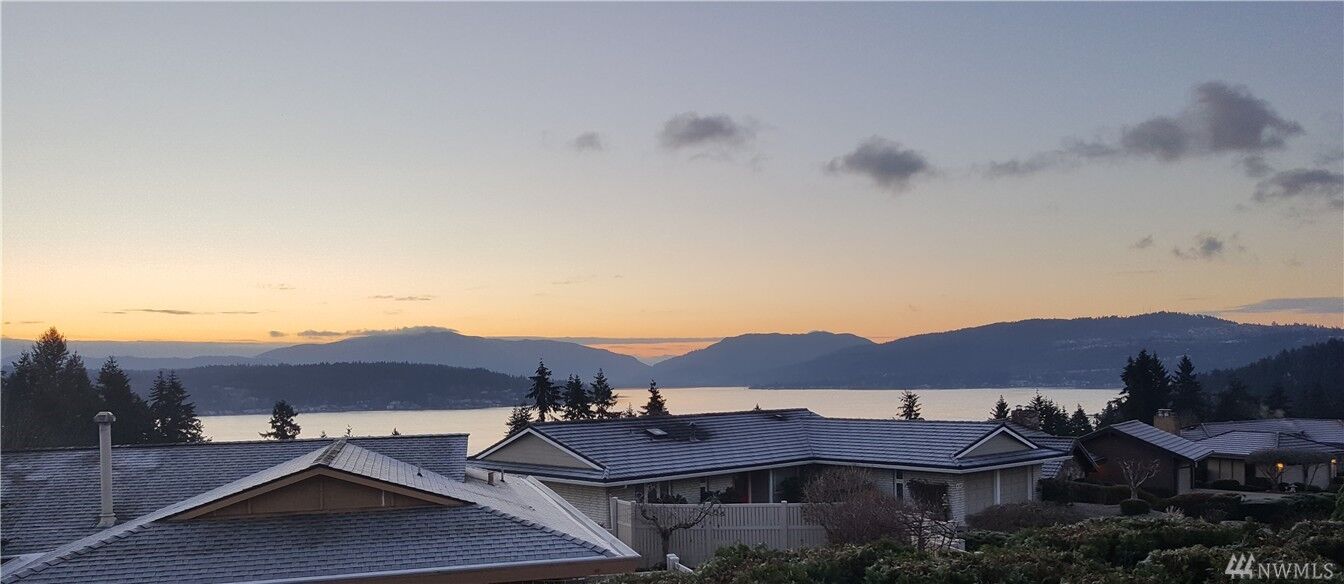 Property Photo:  460 173rd Place NE  WA 98008 