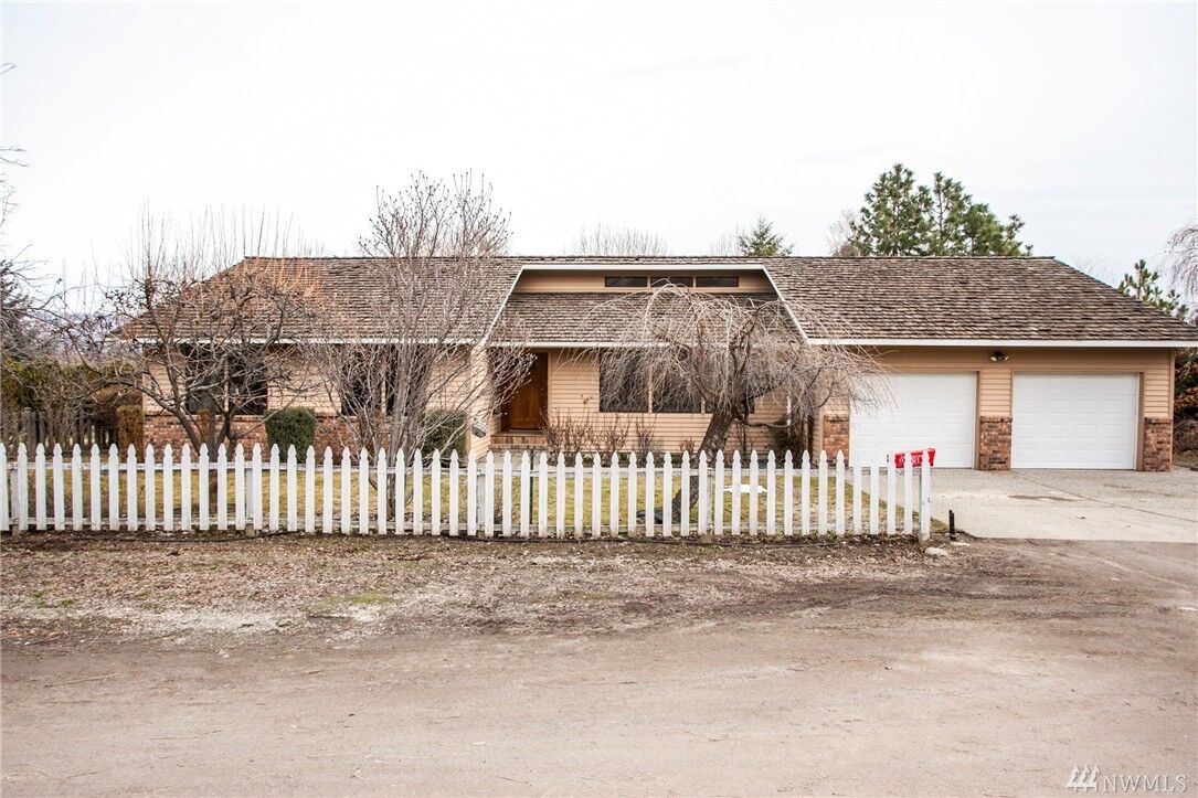 Property Photo: 1916 2nd St WA 98801