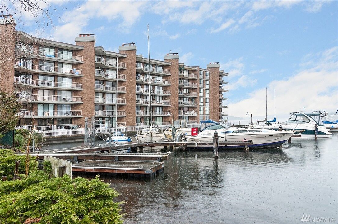 Property Photo:  9500 Rainier Ave S 310  WA 98118 