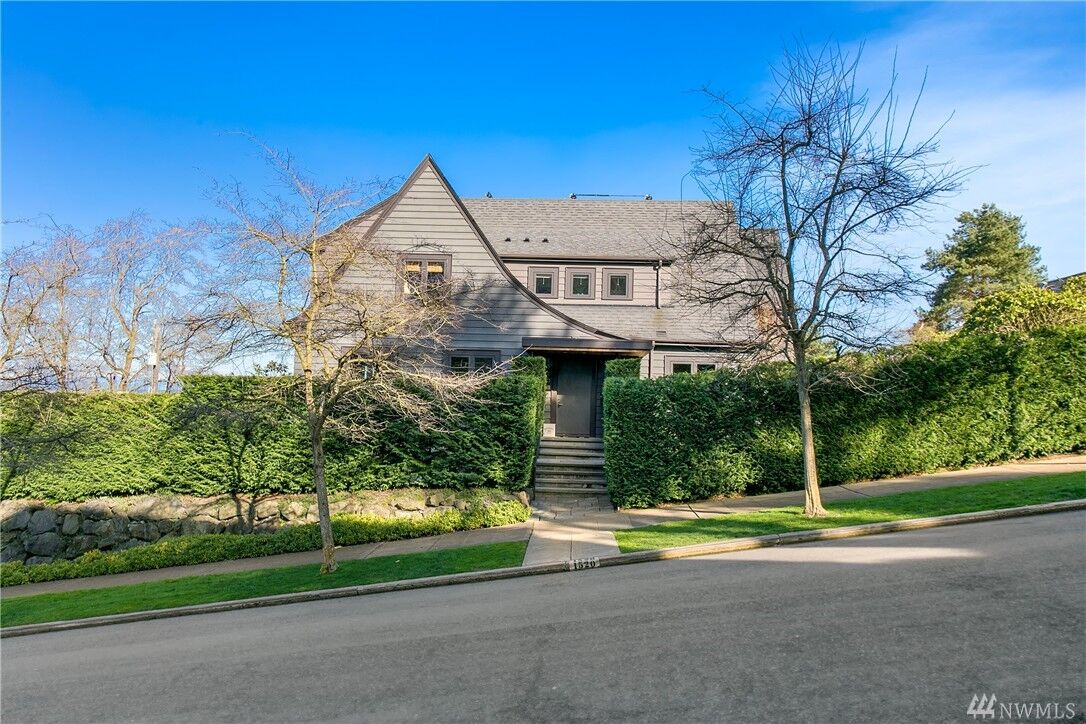 Property Photo:  1520 22nd Avenue E  WA 98112 