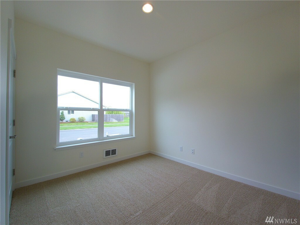 Property Photo:  151 Stratus Lp  WA 98382 