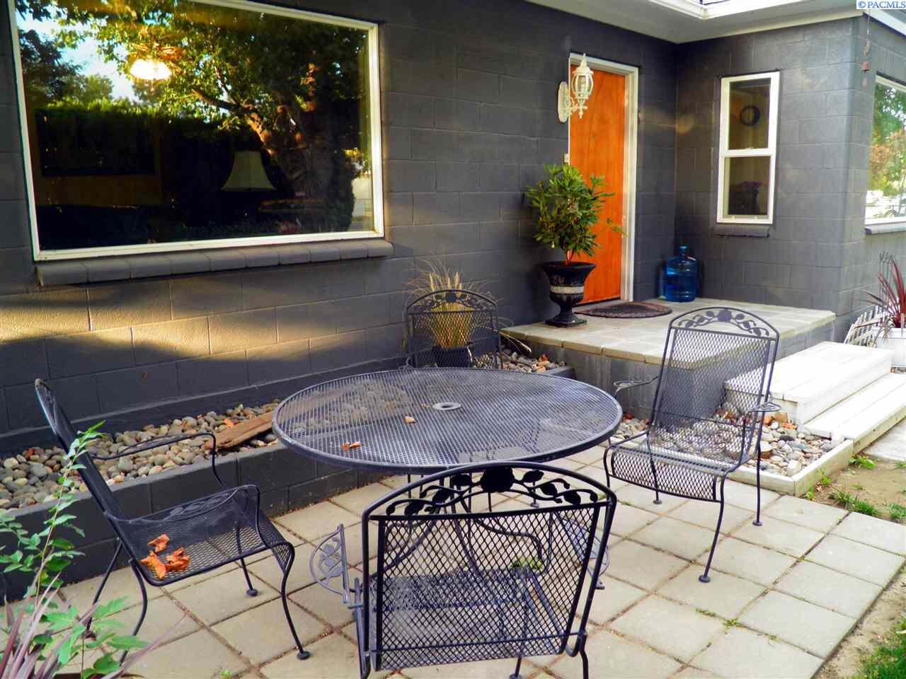 Property Photo: 6704 W Arrowhead Ave WA 99336