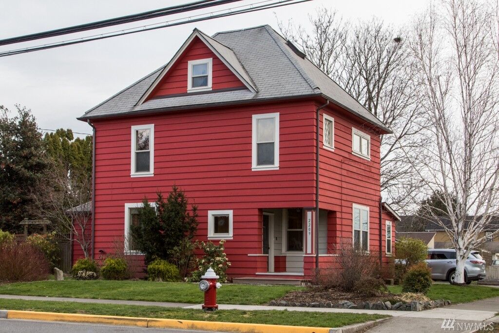 Property Photo:  2209 Monroe St  WA 98225 