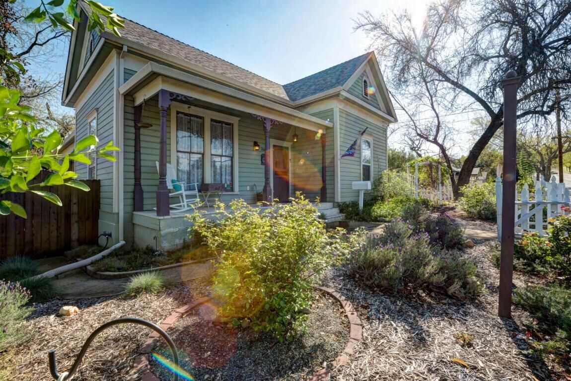 Property Photo: 2067 Placer Street CA 96001