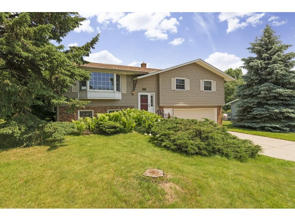 Property Photo:  631 Greenway Avenue N  MN 55128 