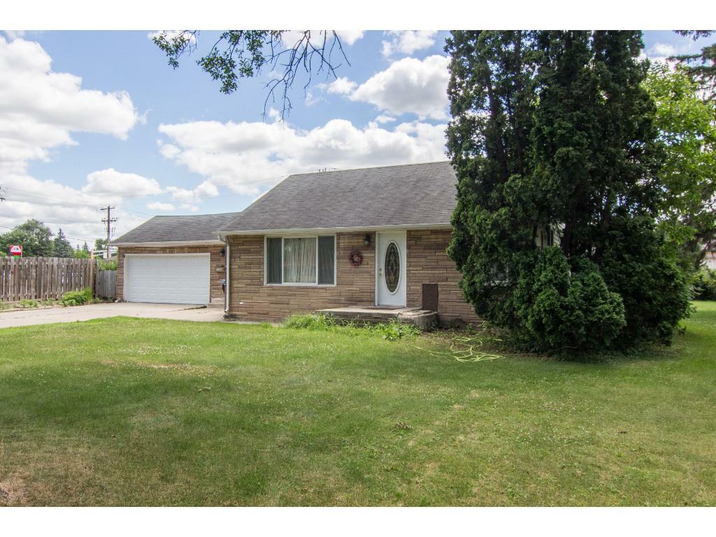 Property Photo:  1126 Sandhurst Drive W  MN 55113 