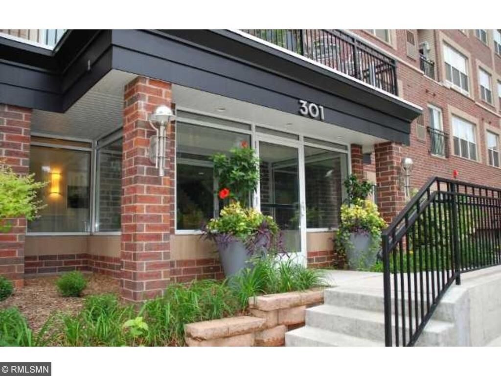 Property Photo:  301 Oak Grove Street 214  MN 55403 