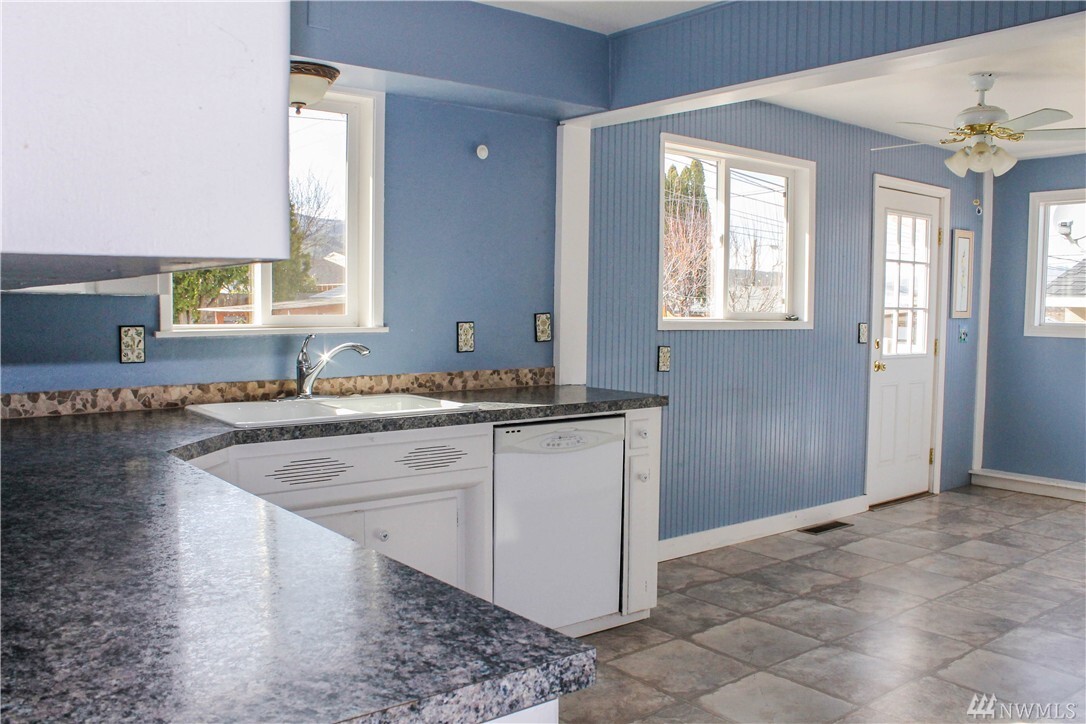 Property Photo: 1110 Linwood Ave WA 98801