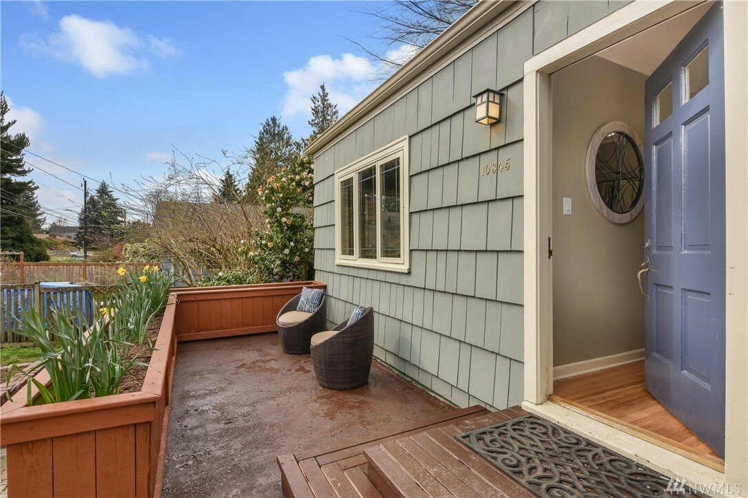Property Photo: 10345 Ashworth Ave N WA 98133