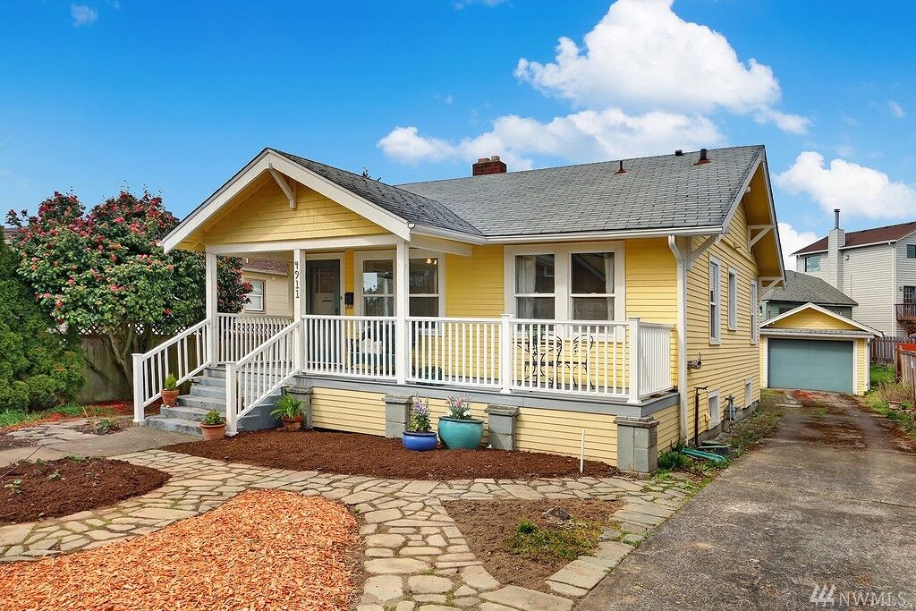 Property Photo:  4911 Erskine Wy SW  WA 98116 