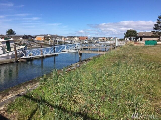 Property Photo: 36 Xx Steelhead Dr WA 98253