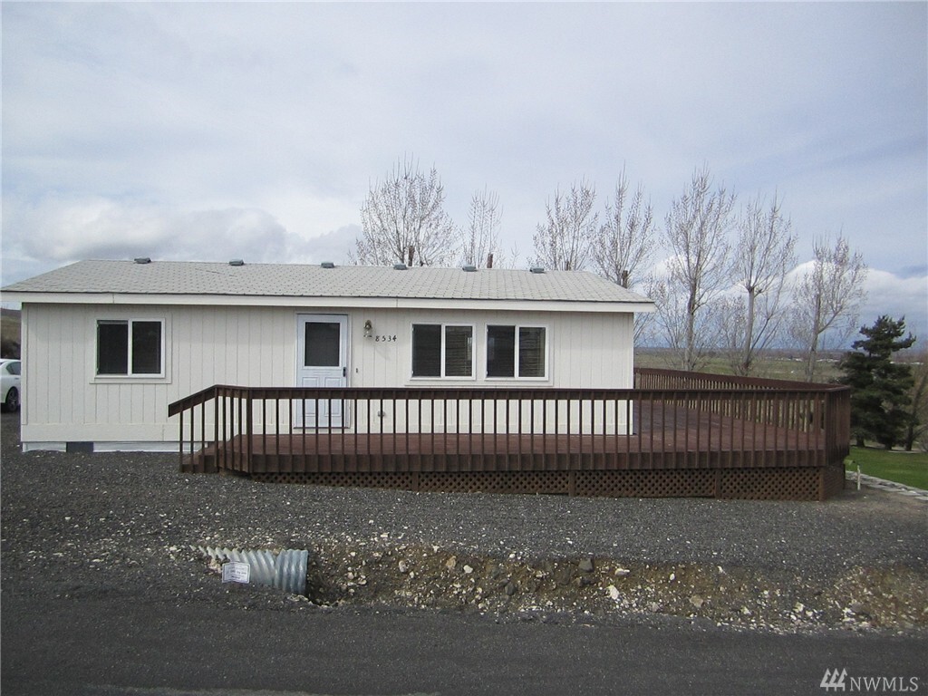 Property Photo: 8534 Nob Hill St SE WA 99344