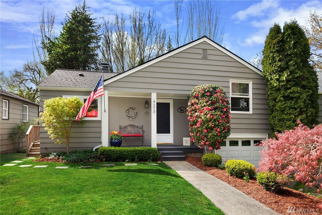 Property Photo: 4173 42nd Ave NE WA 98105
