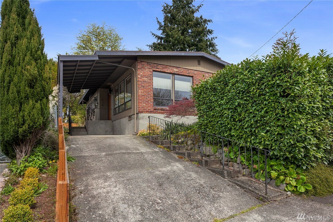 Property Photo:  5114 S Orchard St  WA 98118 