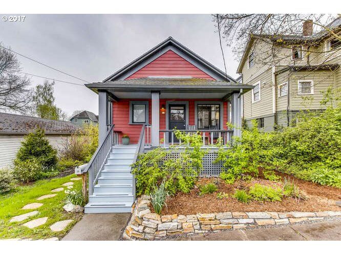 Property Photo:  26 SW Curry St  OR 97239 