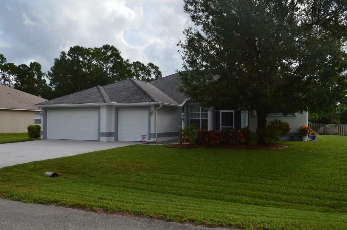 Property Photo:  501 NW Consolata Avenue  FL 32907 