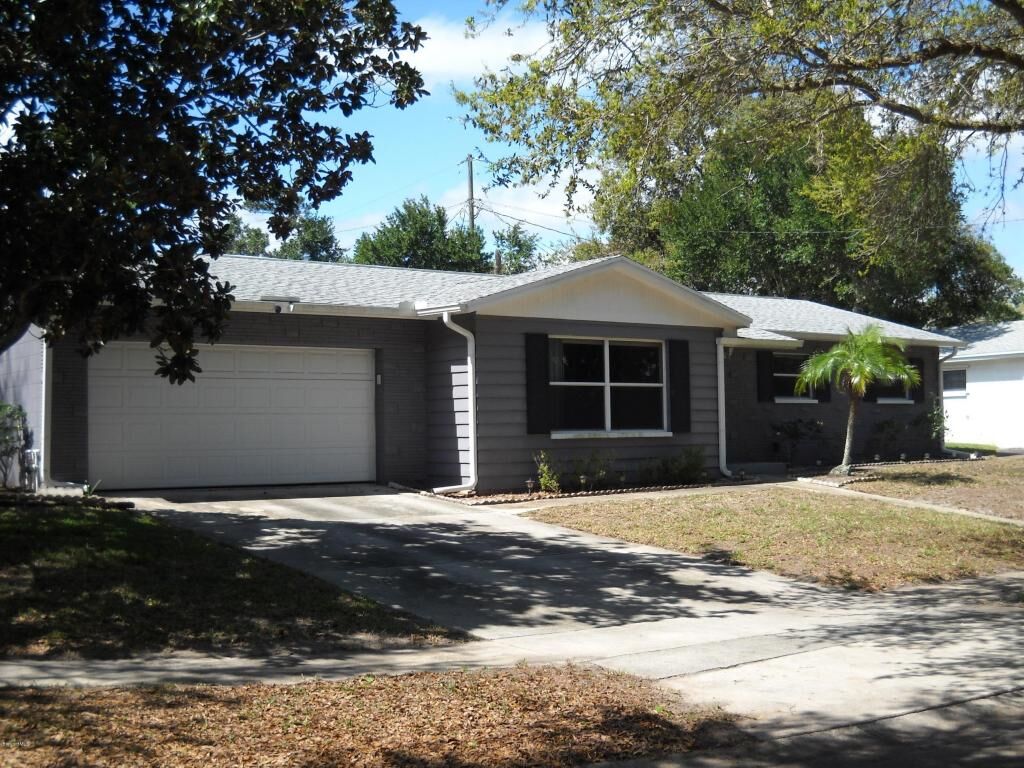 Property Photo: 2209 Catawba Drive FL 32926